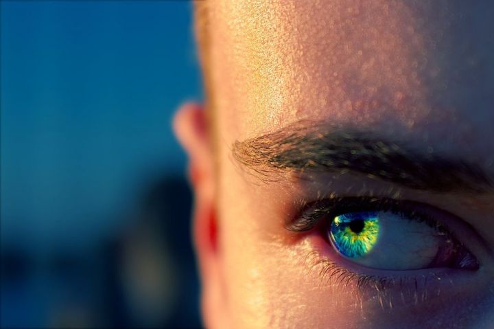 Значение цвета глаз: что он говорит о характере и энергетике человека