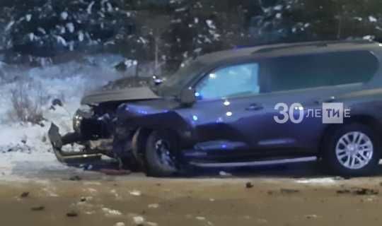 Водитель иномарки погиб после лобового столкновения с внедорожником в Татарстане