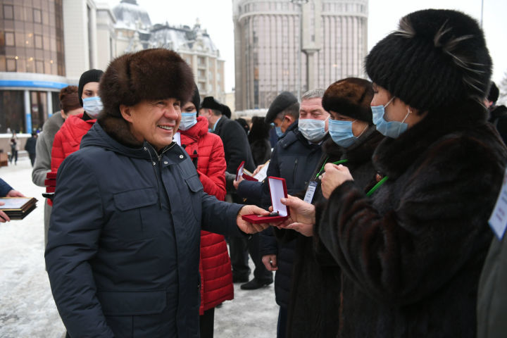 Президент РТ вручил главам трех сельских поселений Лениногорского района ключи от машин