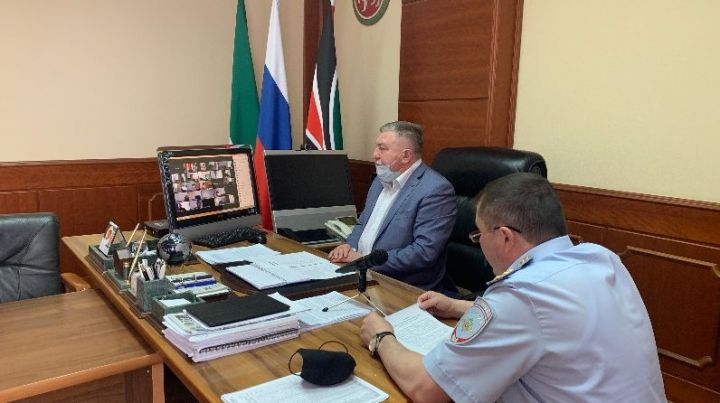 Глава Лениногорского района Рягат Хусаинов провел «деловой понедельник» в режиме видеоконференцсвязи