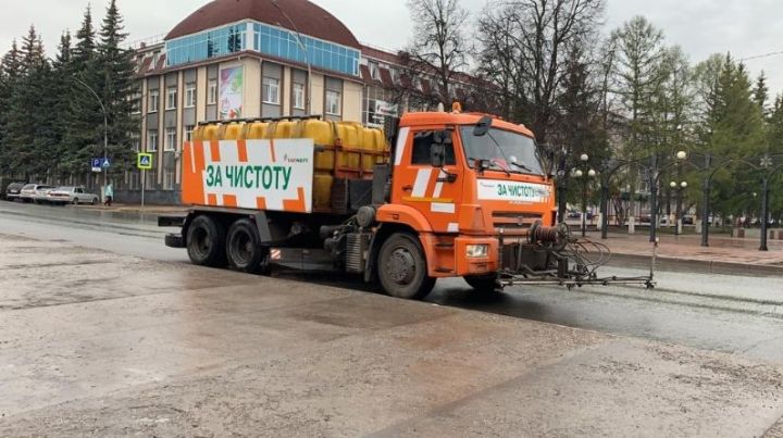 В Лениногорске продолжается промывка улиц