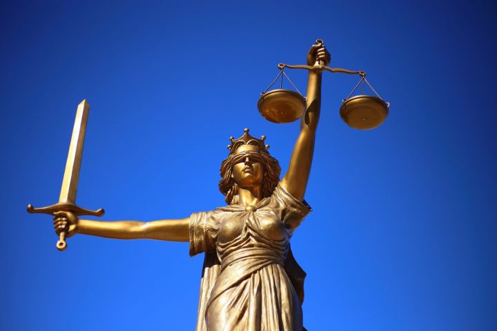 Адвоката в РТ обвиняют в попытке подкупа юной жертвы насильника