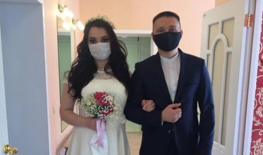 Первую торжественную свадьбу провели в Менделеевске после снятия ограничений