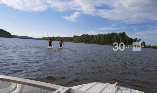 В Татарстане на реке Вятка ищут ребенка, который нырнул в воду и утонул