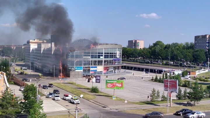 Пожар в ТРЦ "Панорама" в Альметьевске