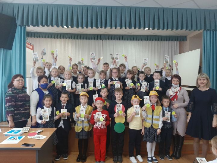 Для детей первых классов школ Лениногорска провели праздник «Посвящение в пешеходы»