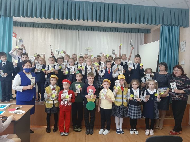 Для детей первых классов школ Лениногорска провели праздник «Посвящение в пешеходы»
