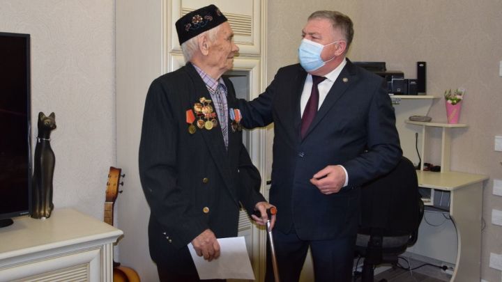 Одному из старейших жителей Лениногорска Минисламу Нагимову&nbsp; в преддверии Нового года исполнилось 90!