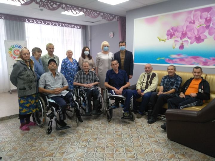 Руководителя Лениногорского дома-интерната для престарелых и инвалидов поздравили с юбилеем