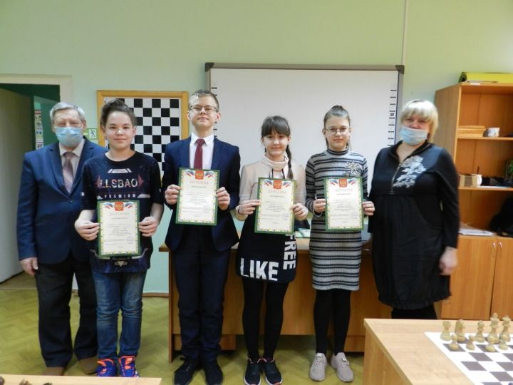 В Лениногорске прошло первенство города по шахматам среди школьных команд