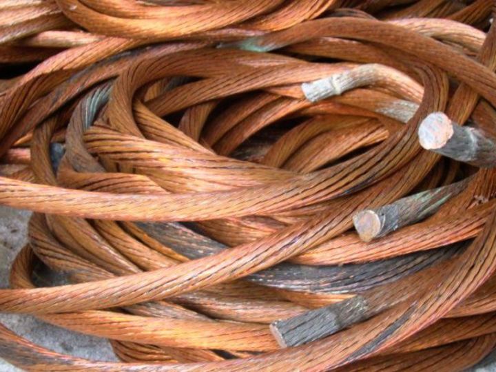 Медный вор: лениногорец осужден за кражу медного кабеля