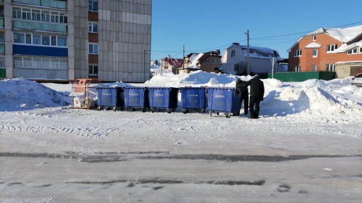 Житель Лениногорска через соцсети обратился с жалобой по вопросу уборки территории мусорных контейнеров