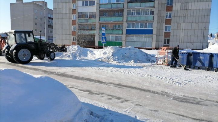 Житель Лениногорска через соцсети обратился с жалобой по вопросу уборки территории мусорных контейнеров