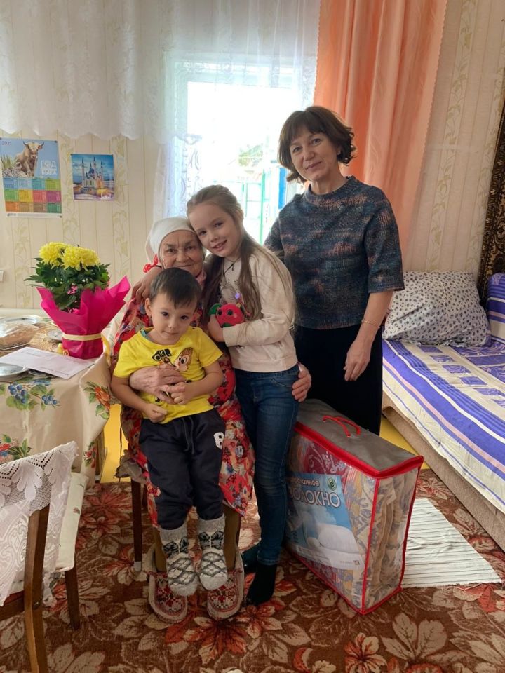 Труженица тыла из Лениногорска отметила свой 90-летний юбилей