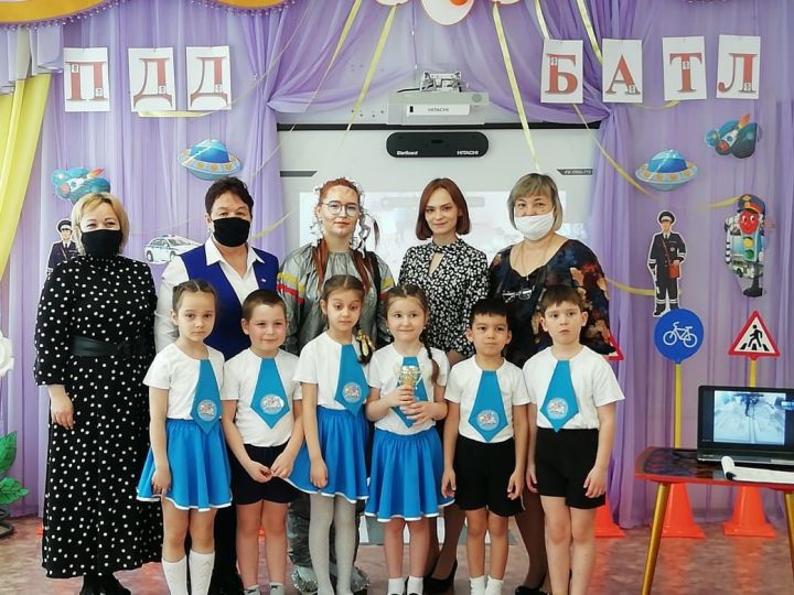 В честь 60 – летия первого полета в космос Юрия Гагарина в детских садах №№ 4 и 15 впервые провели профилактическое мероприятие по ПДД