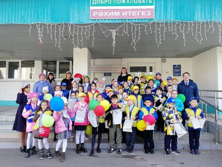 В Лениногорске в рамках программы «Неделя безопасности дорожного движения» прошли профилактические мероприятия с участием детей.