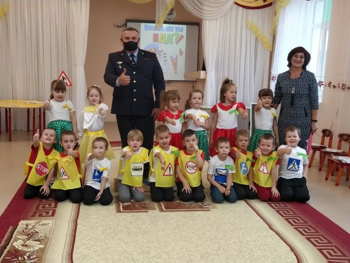 В Лениногорске по программе «Неделя безопасности дорожного движения» прошли профилактические мероприятия с участием детей