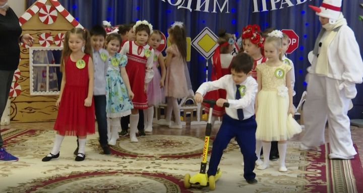 Лениногорские дошколята изучают дорожную азбуку