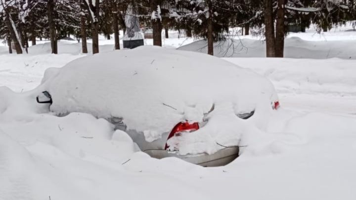 Лениногорцы, ваши засыпанные снегом машины во дворах мешают уборке территорий
