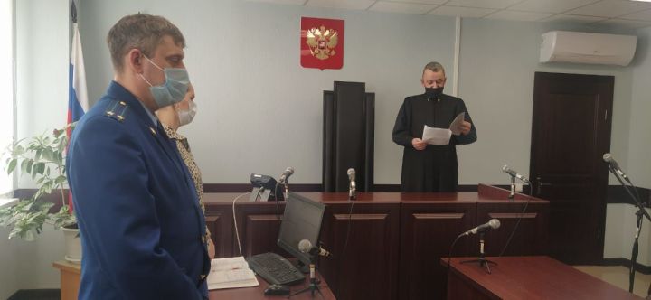 Лениногорский суд отправил в тюрьму женщину, которая не вернула хозяину найденную банковскую карту