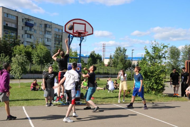 В Лениногорске прошел открытый турнир по стритболу