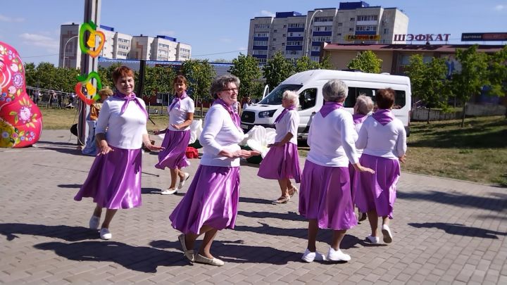 В Лениногорске на амфитеатре нижнего озера прошел праздник в честь яблочно-медового Спаса