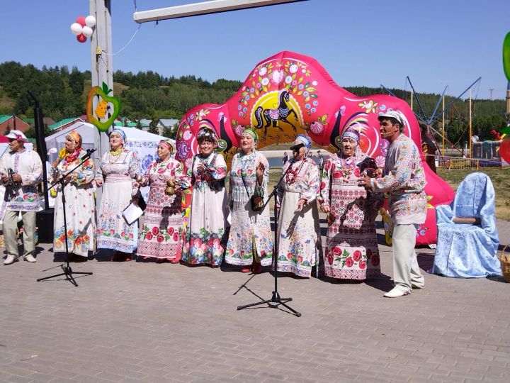 В Лениногорске на амфитеатре нижнего озера прошел праздник в честь яблочно-медового Спаса