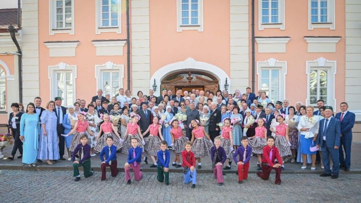 В Татарстане молодая многодетная семья Борзовых из Лениногорска была приглашена на торжественный приём в Кремль