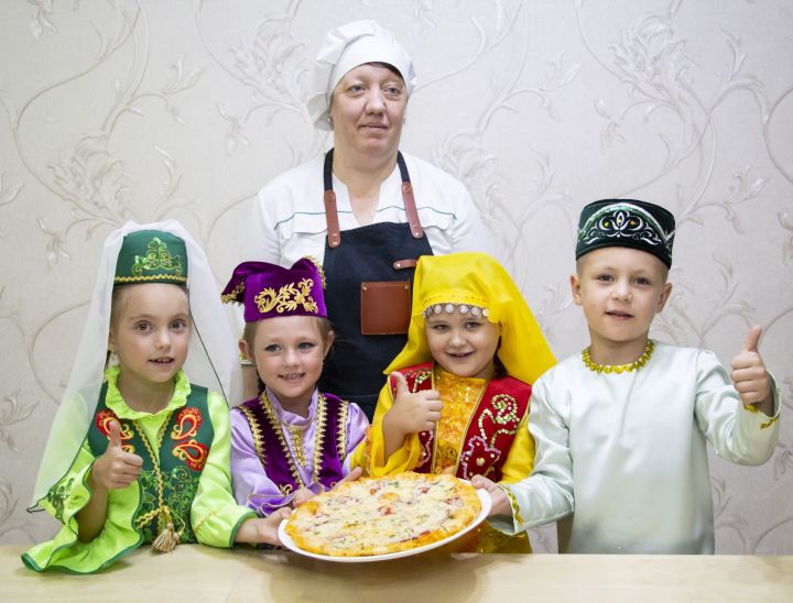 Татарстанские малыши в проекте «Тюбетейка дружбы» учатся готовить национальные блюда