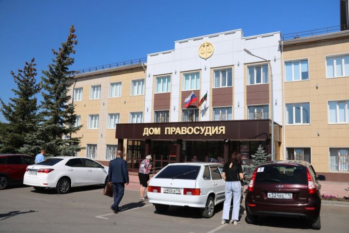 Жительницу Лениногорска уличили в фиктивной регистрации двух иностранцев