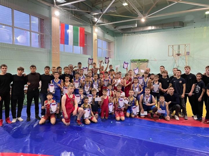 В Лениногорске прошло открытое первенстве города по греко-римской борьбе