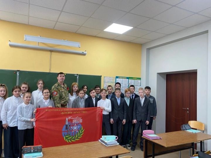 Руководитель лениногорской общественной организации «Боевое братство» беседовал со школьниками о семейных ценностях