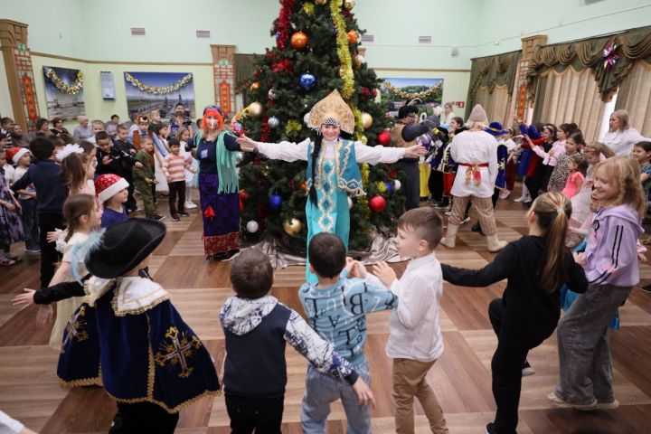 В Лениногорске прошёл костюмированный бал для детей из малообеспеченных семей