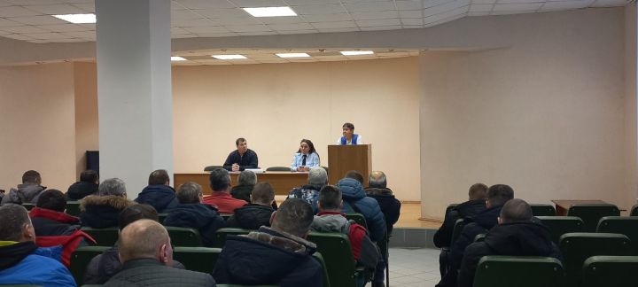 Сотрудники ГИБДД Лениногорска провели профилактическую беседу с водителями крупного предприятия