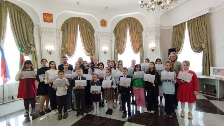 В Лениногорске наградили детей по конкурсу рисунков к Международному Дню семьи