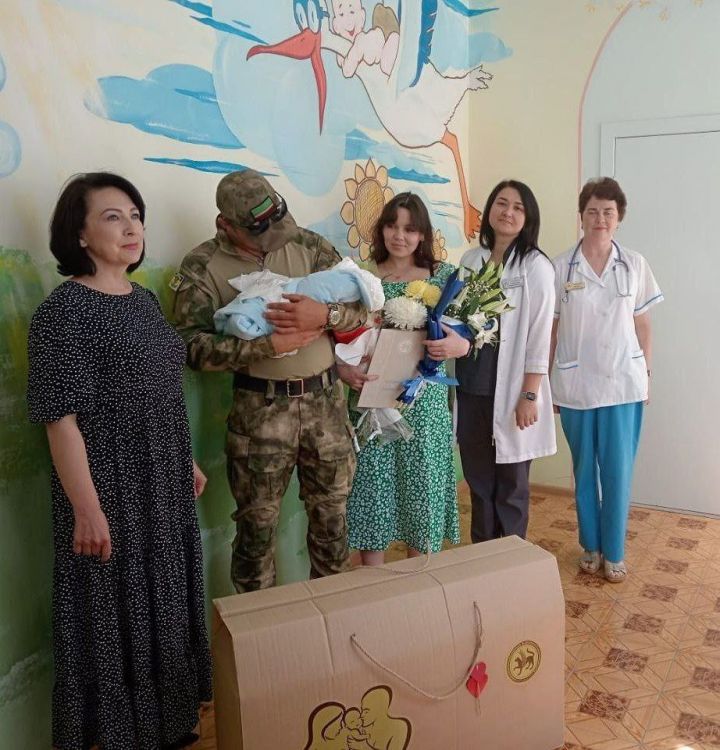 Мобилизованный из Лениногорска пришел на выписку своего первенца в роддом