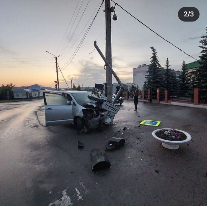 В Лениногорске 12-летний ребенок угнал авто и попал в ДТП