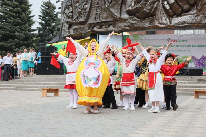 В Лениногорске юным интеллектуалам вручили премии, а будущим первоклассникам - портфели