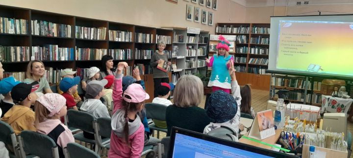 В Лениногорске дошкольникам из двух детских садов устроили праздник знакомства с библиотекой