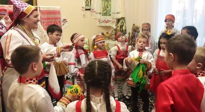 В Лениногорске дети учились играть в старинную мордовскую игру
