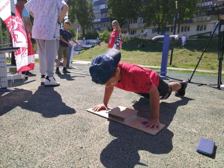 В Лениногорске прошли соревнования по пляжному волейболу и скандинавской ходьбе