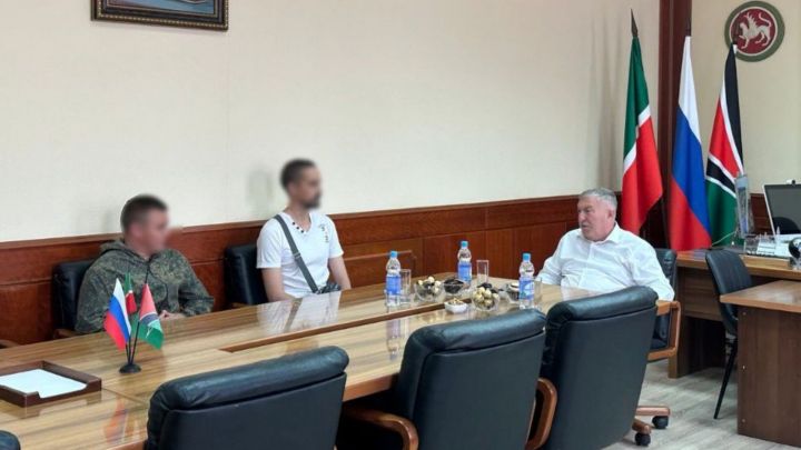 В мэрии состоялась встреча мобилизованных с Главой Лениногорского района Рягатом Хусаиновым