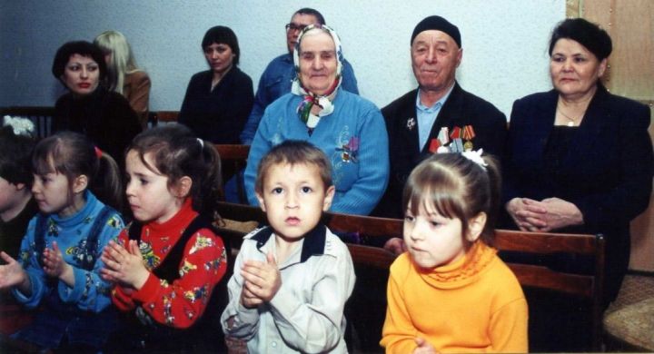 В Лениногорске Юлия Илюхина посвятила воспитанию детей 46 лет