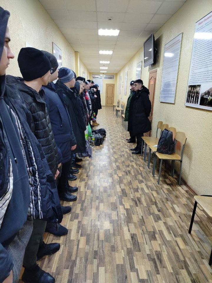 Новый руководитель Лениногорского района участвовал сегодня в проводах призывников на службу