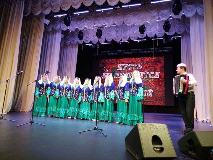 На сцене Дворца культуры – таланты серебряного возраста
