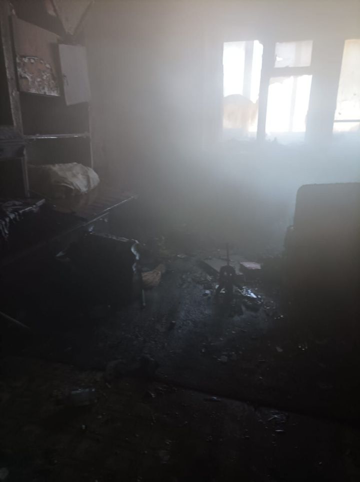 В Лениногорске в своей квартире едва не сгорели живьем хозяин и его сожительница