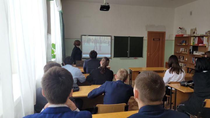 В Лениногорске детям и родителям рассказали о том, как позвонить по телефону доверия