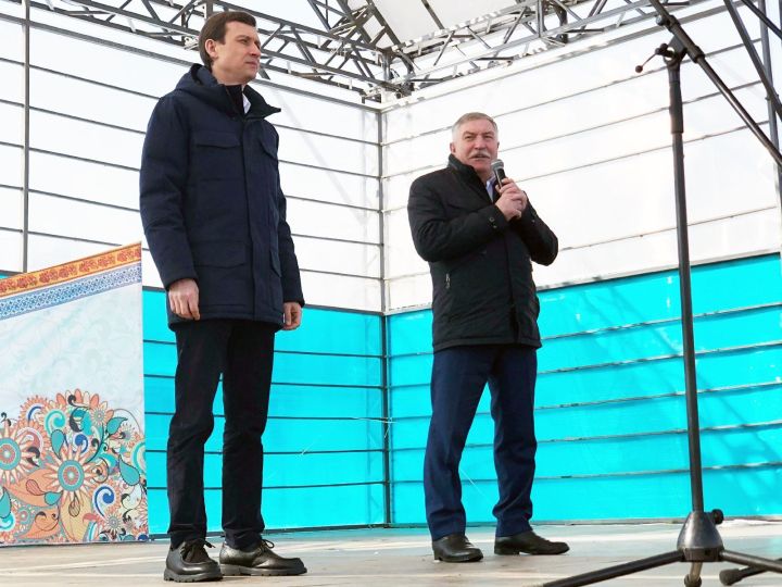 Министр цифровых технологий РТ Айрат Хайруллин принял участие в проводах зимы и масленичных гуляниях в Лениногорске