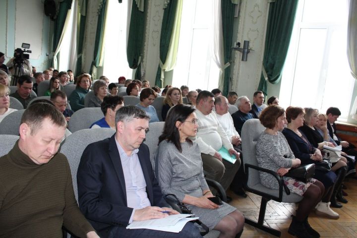 В зале заседаний мэрии Лениногорска прошло заседание комиссии по обеспечению безопасности дорожного движения