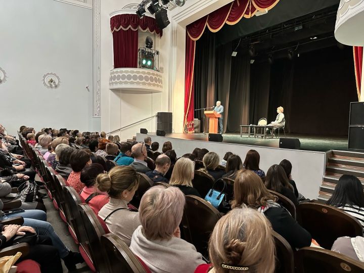 Во Дворце культуры Лениногорска состоялось собрание коллективов Управления культуры, Управления по делам молодежи, спорту и туризму